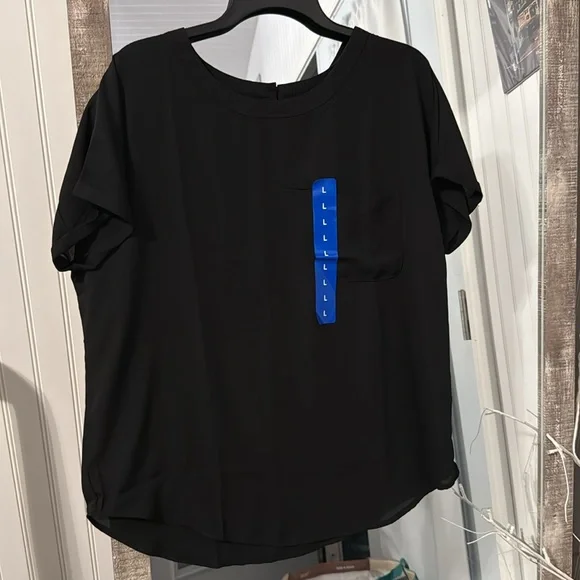 Buffalo David Bitton Black woven blouse with patch pocket & back keyhole detail - Picture 3 of 3